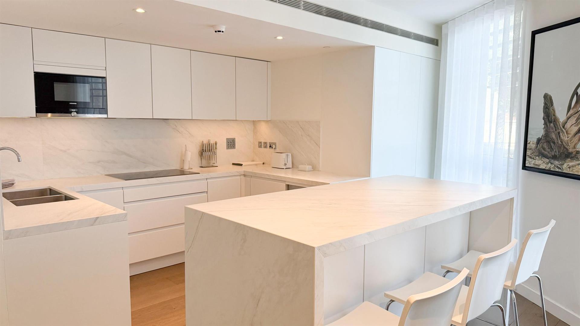 Image of Apartment - 5 Bedrooms - 4 Bathrooms for Rental in EuroCity-Gibraltar, Image 1